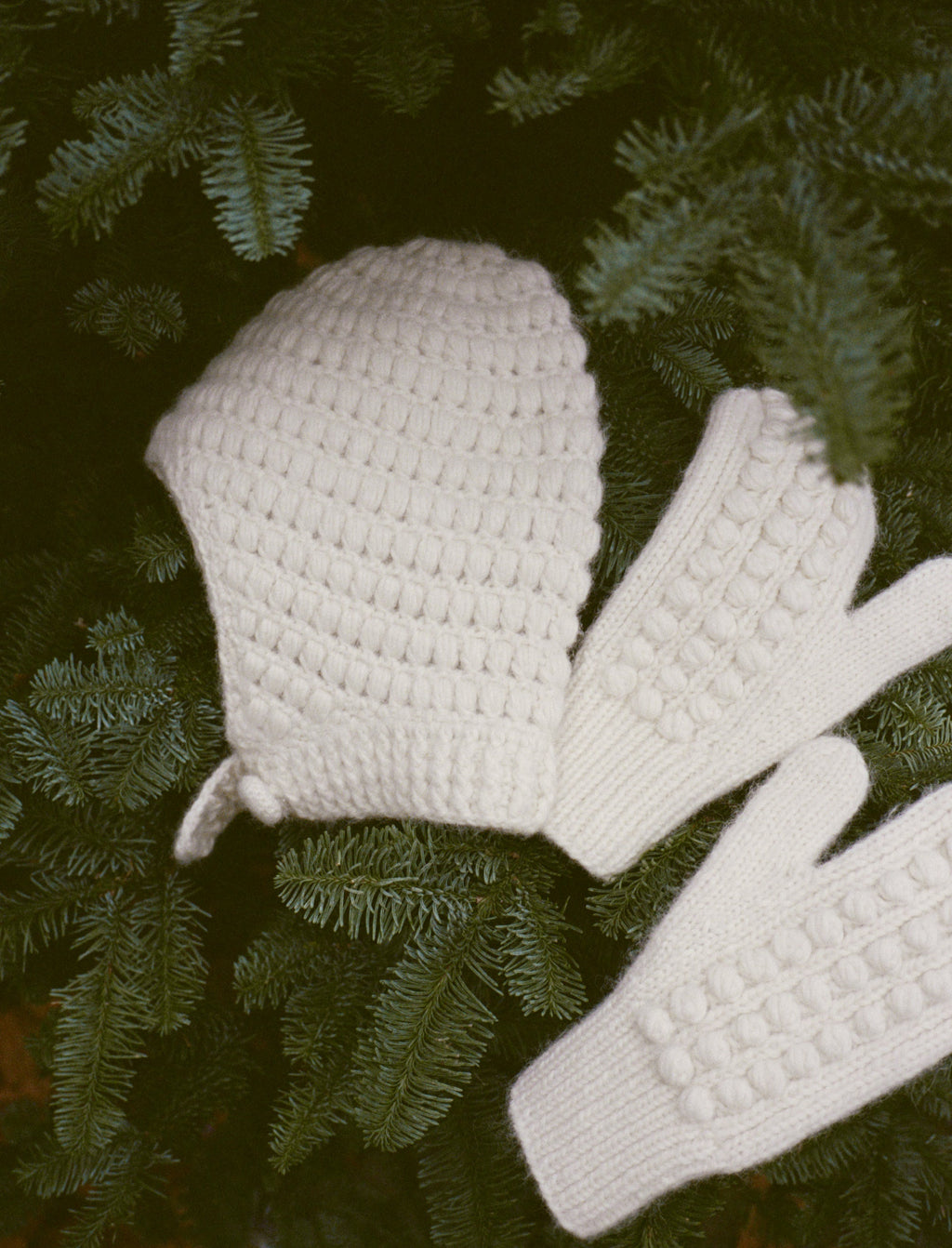 Deneige Hat -- Ivory