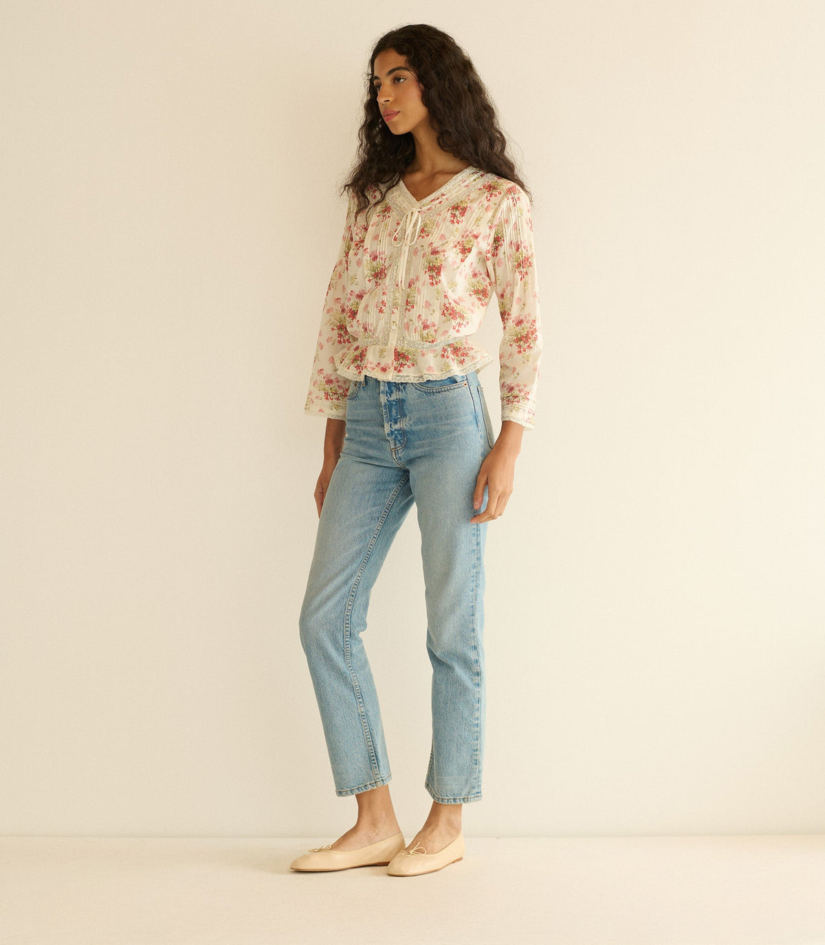 Hillock Top -- Ivory Lantana Floral